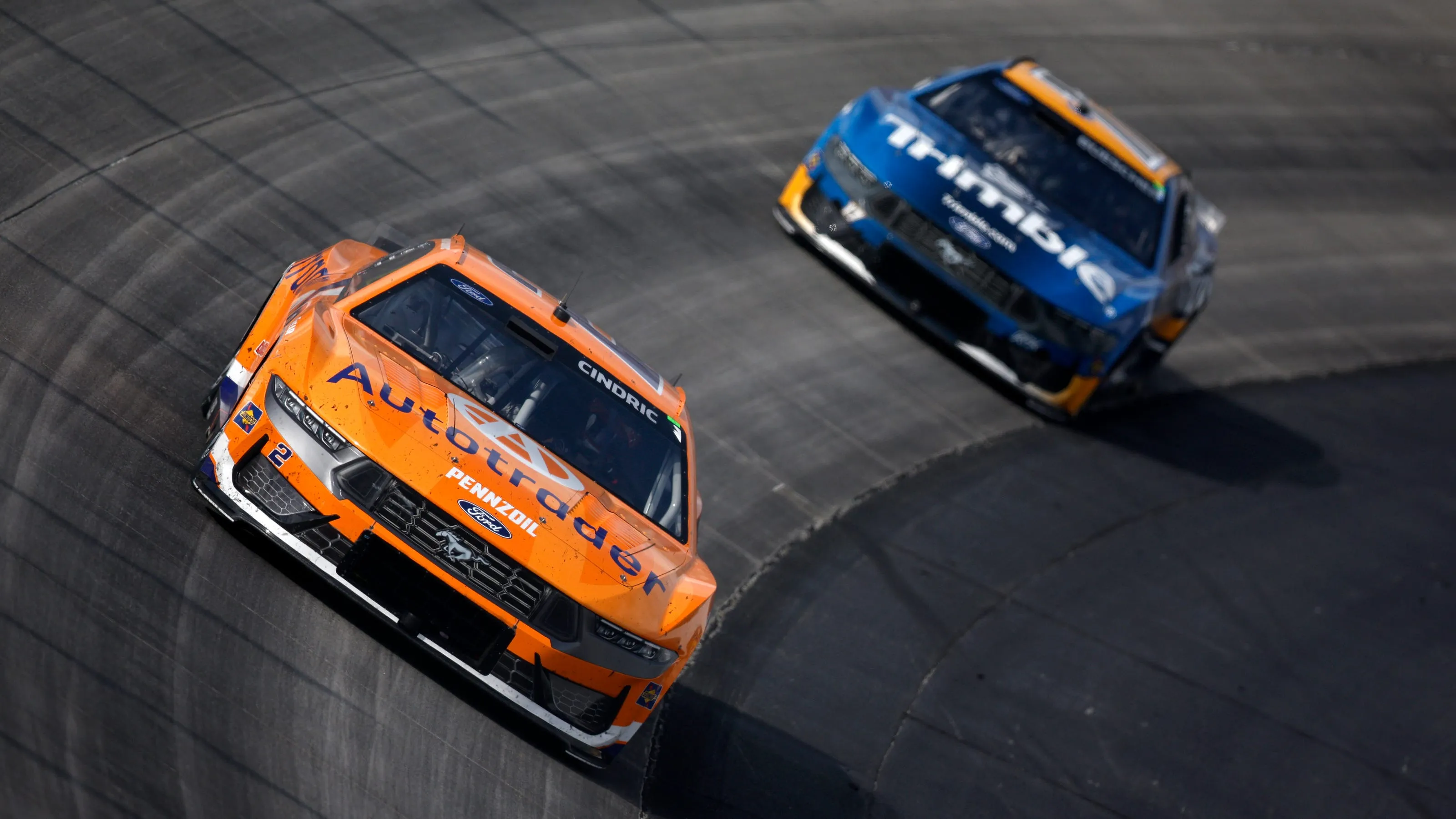 Balapan NASCAR Mendebarkan di Dover Tertunda Hujan dengan 14 Lap Tersisa, dengan 2 Pembalap Top Bersaing