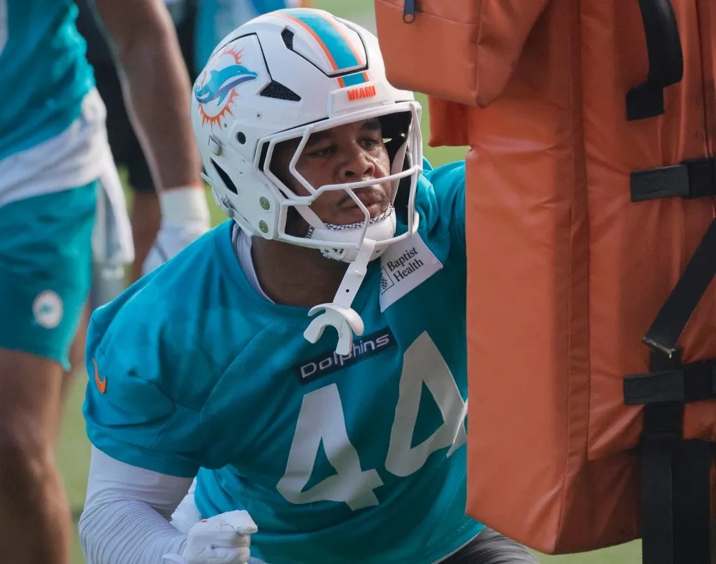 Kamp Lumba-lumba: Edge Rusher Mengesankan dan RB Bergerak Baik; Plus Saham Naik, Saham Turun