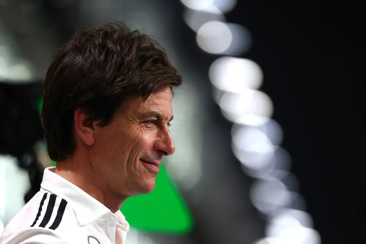 Bagaimana Toto Wolff Menghadapi Kebisingan Setelah George Russell Mengungkapkan Pembicaraan Max Verstappen Mercedes