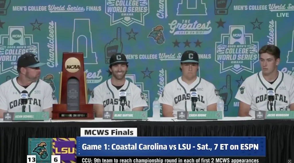 Pemain Coastal Carolina Menertawakan Pertanyaan Reporter LSU Jelang Pertandingan 1 Kejuaraan Seri Dunia Perguruan Tinggi