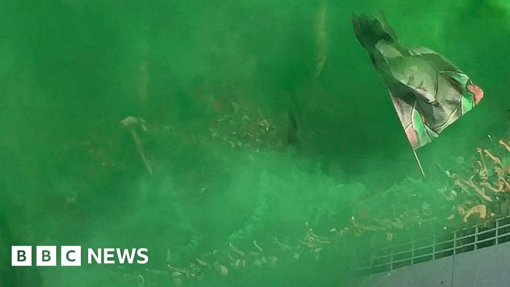 Suporter MC Alger Tewas Terjatuh dari Stadion Sepak Bola Aljazair