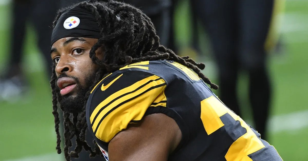 Laporan: RB Los Angeles Chargers Najee Harris Cedera Akibat Ledakan Kembang Api